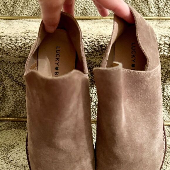 EEUC Women's Lucky Brand Fausst Ankle Bootie Boot Taupe Suede Size 8 Medium - Picture 4 of 5